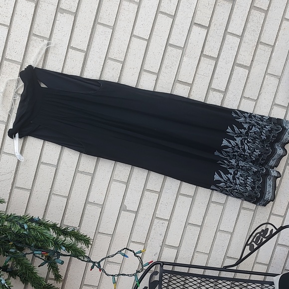 Black dress - Picture 2 of 7